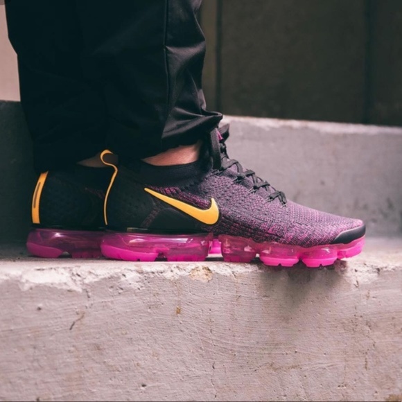 air vapormax 2 gridiron pink blast